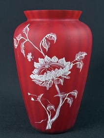 Fenton Sunflower Vase Connoisseur Collection 2006 #546/1500. 8.5 inches tall by 5.5 inches wide.