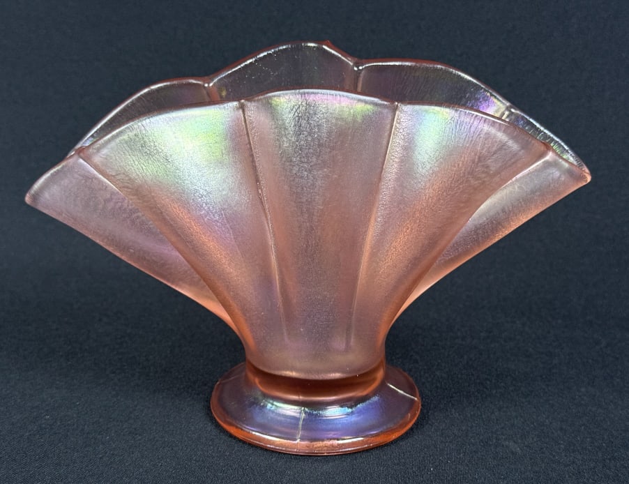 Vintage Fenton Velva Rose Fan Vase No cracks or chips. 8 x 5.5 x 3.5 inches. (1 of 6)