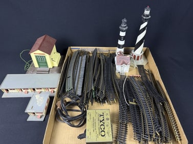 HO Scale Electric Train Tracks & Buildings Lot Not thoroughly inspected or inventoried. Please refer