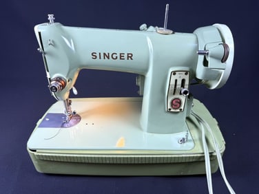 Vintage Singer Sewing Machine Model 185J Powers on, light and motor function. Not sew tested. With