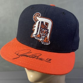 Autographed Detroit Tigers Baseball Cap 13 100% wool size 7 1/2 New Era baseball cap for the Detroit