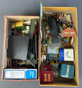 Mixed Lot Vintage Model Train Pieces Spare model train pieces including a box of coal, advertising