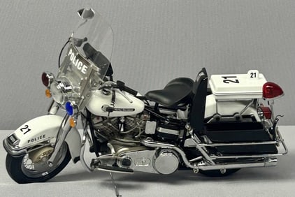 Harley Davidson Police Motorcycle Diecast Model Franklin Mint 1:10 scale die-cast model of a