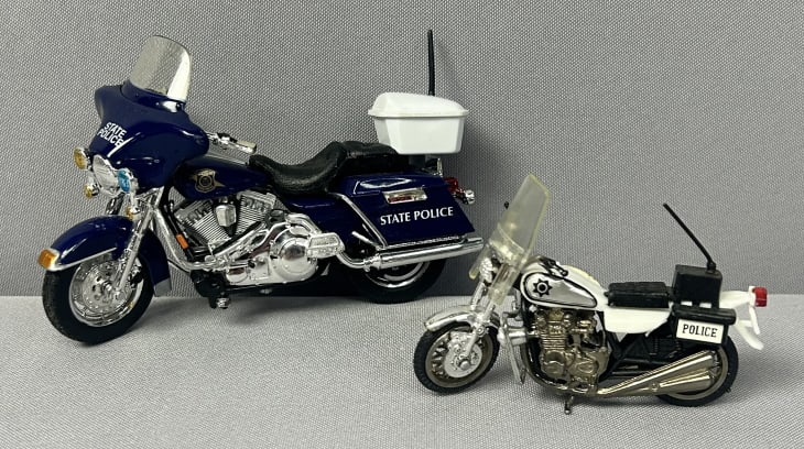 Diecast Police Motorcycle Lot 2pc Diecast Police Motorcycle Lot 2pc: Diecast Police Motorcycle Lot 2pc