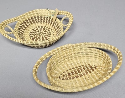 2 South Carolina Lowcountry Coil Baskets Lowcountry baskets, particularly those made of sweetgrass,: Lowcountry baskets, particularly those made of sweetgrass, are a treasured tradition in the Lowcountry region of South Carolina. These handwoven baskets have a rich history, dating back over 300 years