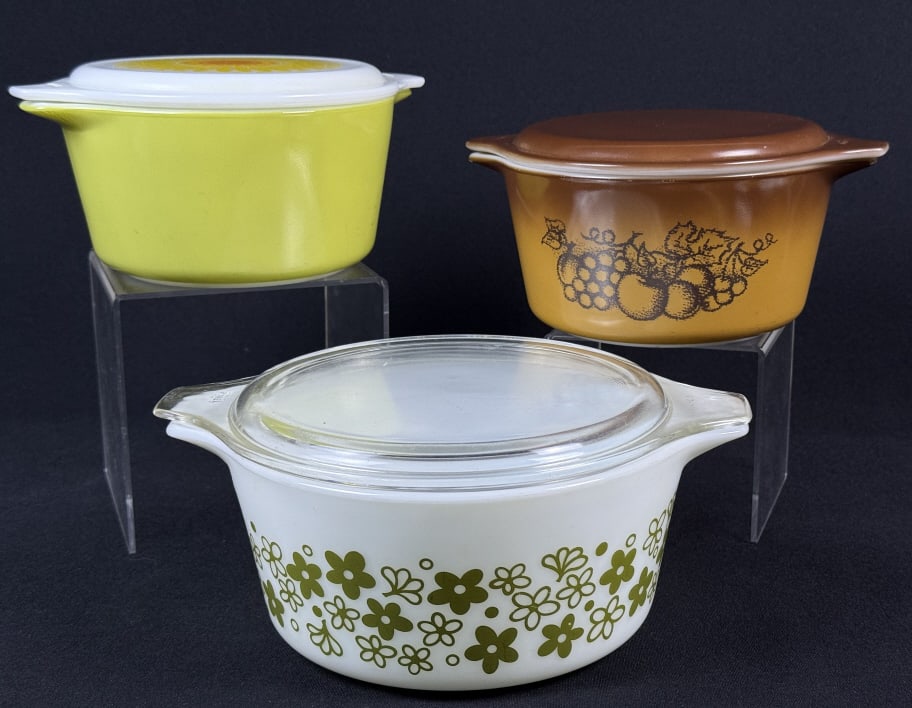 Vintage Pyrex Casserole Baking Dishes & Lids Two 1 quart measuring 3.25 x 6 inches. One 1.5 quart: Two 1 quart measuring 3.25 x 6 inches. One 1.5 quart measuring 3.5 x 7.25 inches.