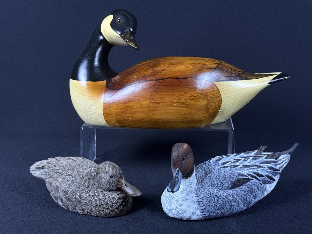 Mixed Grouping Duck & Goose Decoys Please see photos for maker information and condition details.: Please see photos for maker information and condition details. Largest measures 12 x 5.5 x 6 inches, has some scuffs and scratches.