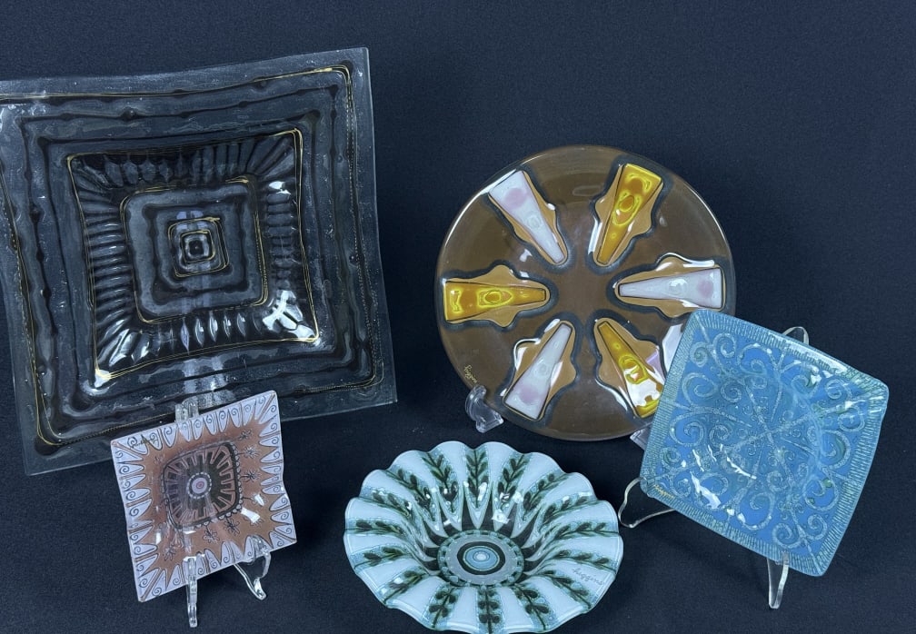 Vintage Higgins Art Glass Tray & Dish Grouping 5 pieces largest measures 10 x 10 x 1.25 inches. (1 of 11)
