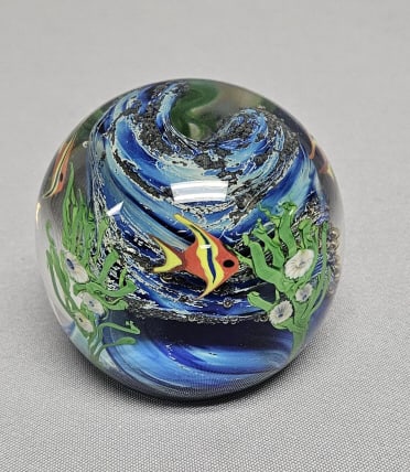 Zellique Studio Glass Aquarium Glass Paperweight No chips, cracks or repairs: No chips, cracks or repairs