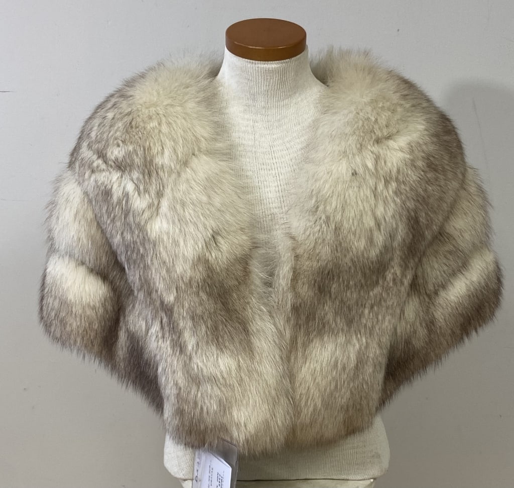 Blue Fox Fur Stole Wolverine Fur Co Fox fir stole with pockets in the sides. Light staining on: Fox fir stole with pockets in the sides. Light staining on lining. Measurements lying flat are: Neck: 11 inches Length 16 inches Bust 24 inches.