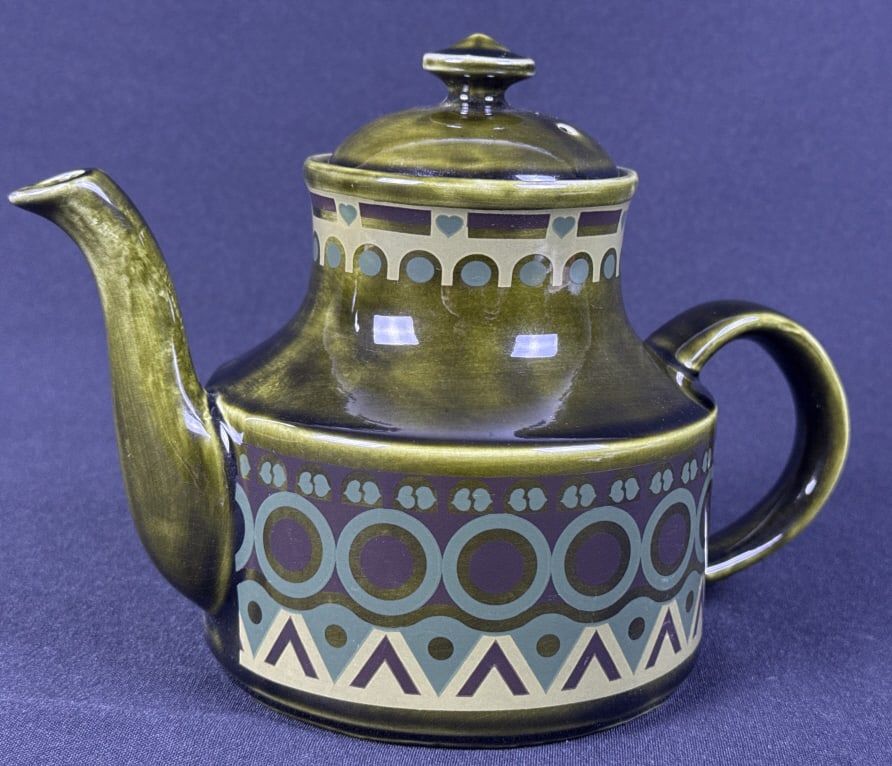 Vintage Arthur Wood Stratford Green Teapot 6.5 inches tall by 9 inches long by 5 inches wide. Please (1 of 6)