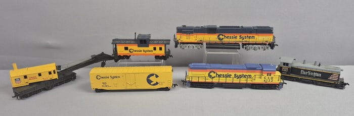 HO Scale Model Train Cars Including Chessie System Locomotive