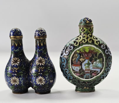 Set of 2 Antique & Vintage Cloisonné Snuff Bottles Lid left on one. Did not want to force it out: Lid left on one. Did not want to force it out and damage it. See photo #9. Please see images for details regarding the condition. Measure 2.5" and 3"