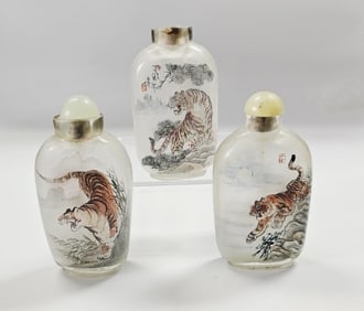 Chinese Reverse Painted Snuff Bottles Vintage/Antique No damage noted. Please see images for details