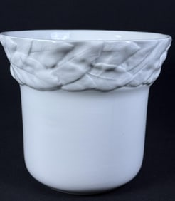 Vintage Este CE Italy Flower Pot 7.25 inches tall by 8.5 inches wide. No chips or cracks. It