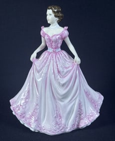 Royal Doulton Figurine HN 4097 Hope Measures 8.5 x 7 x 5 inches. No original box. Free from damage.
