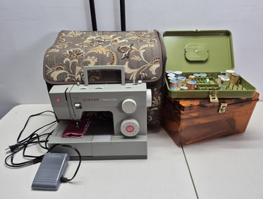 Singer 4452 Sewing Machine & Vintage Plastic Thread Cases
