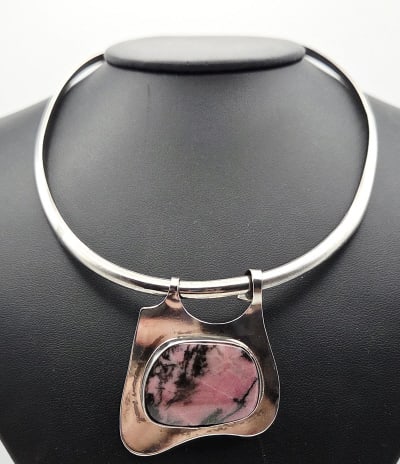 Sterling Silver Rhodonite Choker Necklace Necklace Measures 14" Necklace Weighs 39.2 Grams: Necklace Measures 14" Necklace Weighs 39.2 Grams