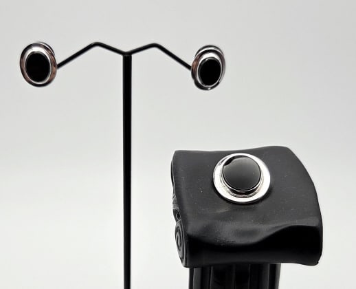 Vintage Sterling Silver Onyx Pendant & Earrings Pendant Weighs 3.4 Grams Earrings Weigh 3 Grams: Pendant Weighs 3.4 Grams Earrings Weigh 3 Grams