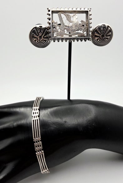 Vintage Sterling Silver Bracelet & Earrings Bracelet Measures 7.5": Bracelet Measures 7.5" Bracelet Weighs 13.7 Grams Earrings Weigh 11.2 Grams Brooch Weighs 5 Grams