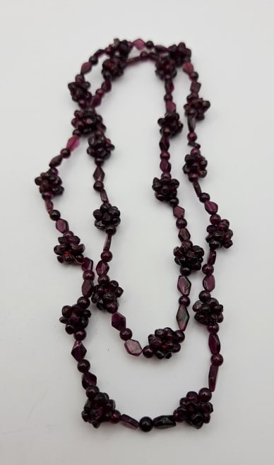 Vintage Garnet Bead Necklace Necklace Measures 26" Necklace Weighs 50.8 Grams: Necklace Measures 26" Necklace Weighs 50.8 Grams