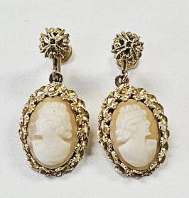 14K Screw Back Carved Shell Cameo Earrings Earrings weigh 5.3 Grams: Earrings weigh 5.3 Grams