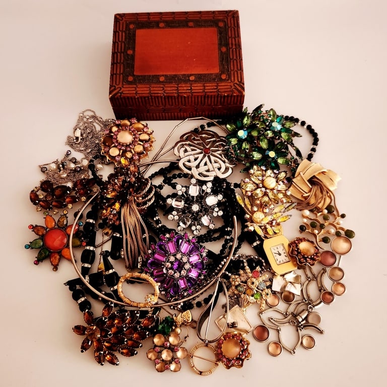 Mystery Jewelry Grab Bag What Will You Find??? Weighs 1 pound 10 ounces. Contents not inspected. (1 of 9)