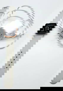 SE Apple Watch & Charger 40mm WR 50 Meters GPS Powers on. Not tested.: Powers on. Not tested.