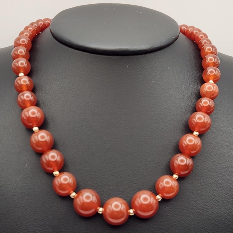 14K Graduated Carnelian Bead Necklace Necklace is 17". Weighs 58.4 grams.: Necklace is 17". Weighs 58.4 grams.