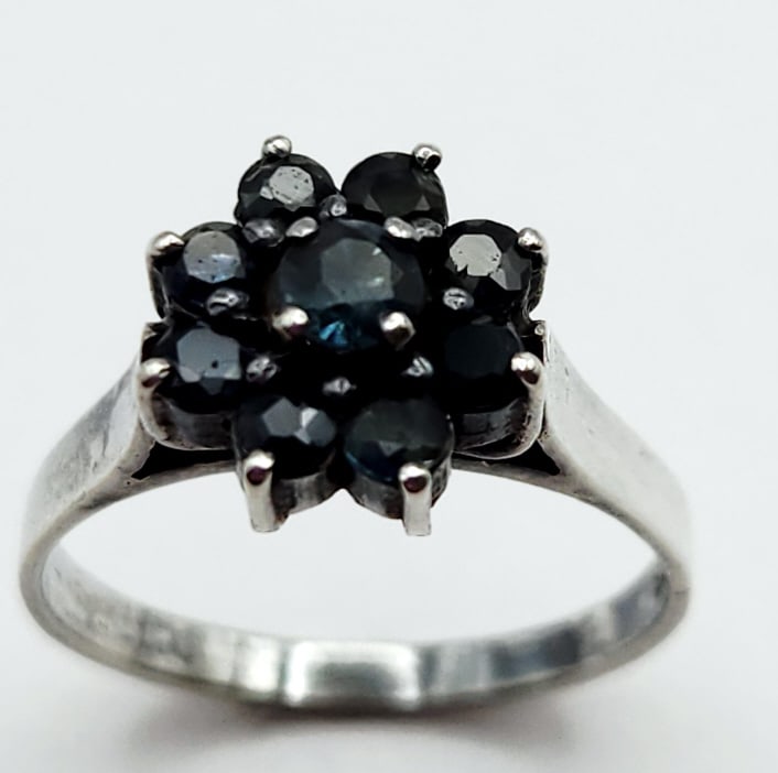 925 Sterling Blue Sapphire Flower Cluster Ring Ring size is 7.5. Weighs 2.8 grams. (1 of 7)