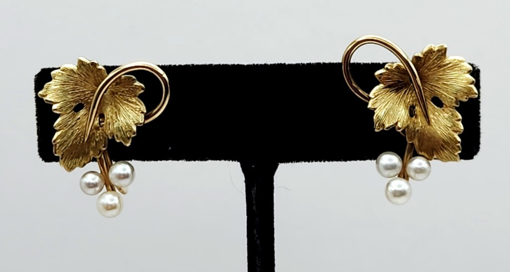 Vintage Krementz Gold Tone Leaf Earrings Earrings are screw back: Earrings are screw back