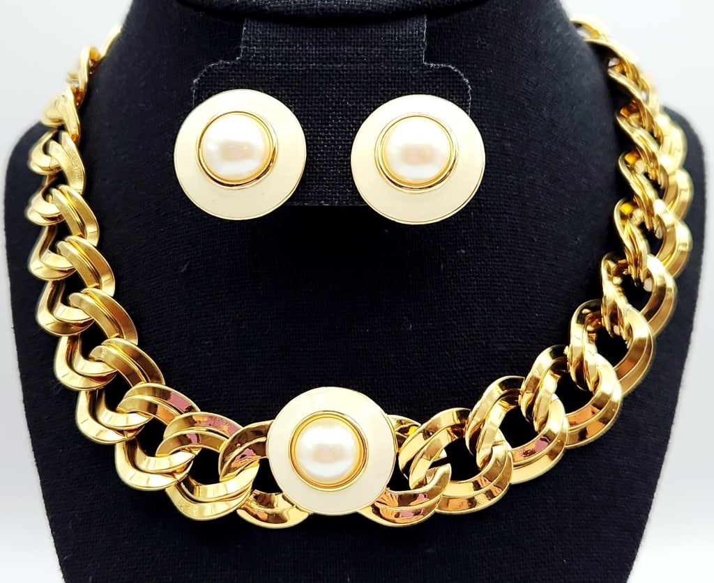 Vintage Monet Gold Tone & Faux Pearl Chunky Set Necklace & Earrings Necklace is 16".: Necklace & Earrings Necklace is 16".