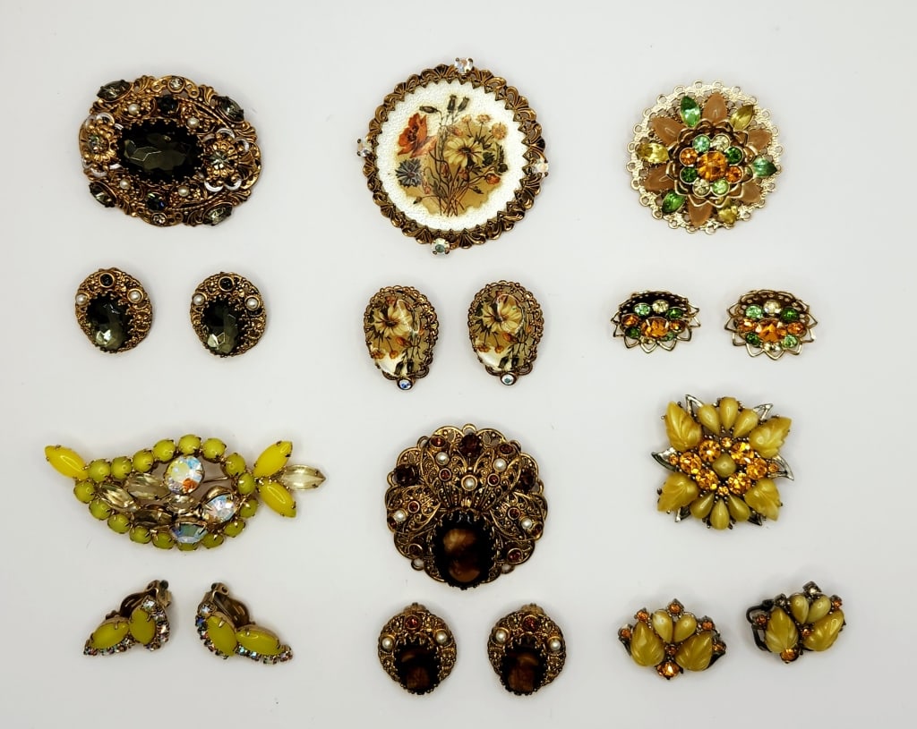 Vintage Costume Pin Brooch & Clip Earring Sets Gold Tone Metal (1 of 13)