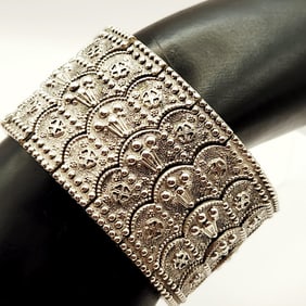 Vintage Turkish 84 NU 900 Sterling Silver Bracelet Bracelet is 7.5". Weighs 150.7 grams.