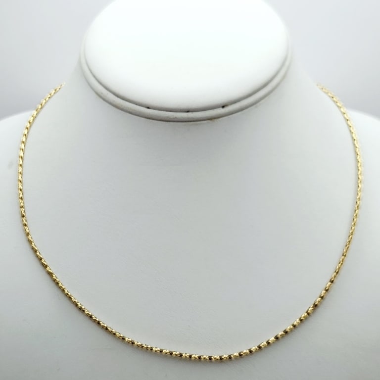 14K Yellow Gold Choker Necklace Italy Necklace is 17.5". Weighs 1.8 grams.: Necklace is 17.5". Weighs 1.8 grams.