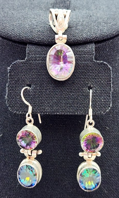 925 Sterling Mystic Topaz Earrings & Pendant Lot weighs 17.5 grams.: Lot weighs 17.5 grams.