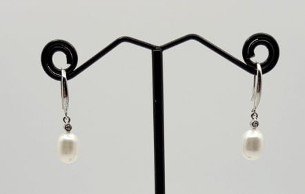 Sterling Silver Pearl Drop Earrings Earrings Weigh 1.8 Grams