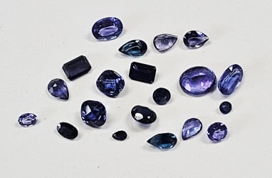 Assorted Tanzanite Loose Gemstones 21.5 CTS Assorted Tanzanite Loose Gemstones 21.5 CTS (1 of 5)