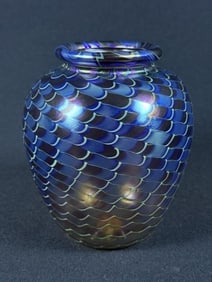 Vintage Orient & Flume Art Glass Vase 1985. Excellent condition free from cracks or chips.
