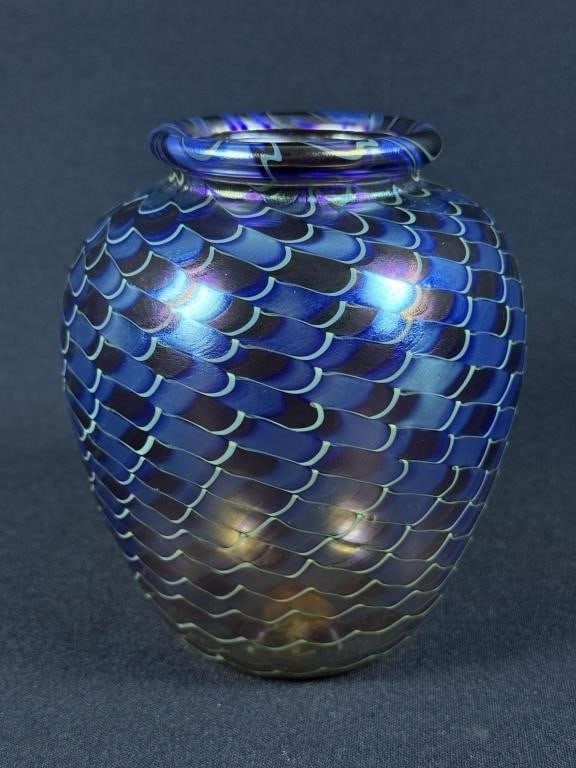 Vintage Orient & Flume Art Glass Vase 1985. Excellent condition free from cracks or chips.: 1985. Excellent condition free from cracks or chips. Apparently 5.25 x 4 inches.