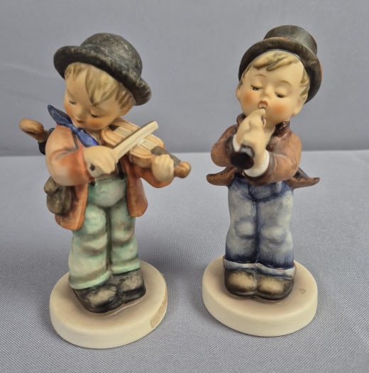 Goebel Hummel Figurines Serenade 85 & Little Fiddler 4 (1 of 11)