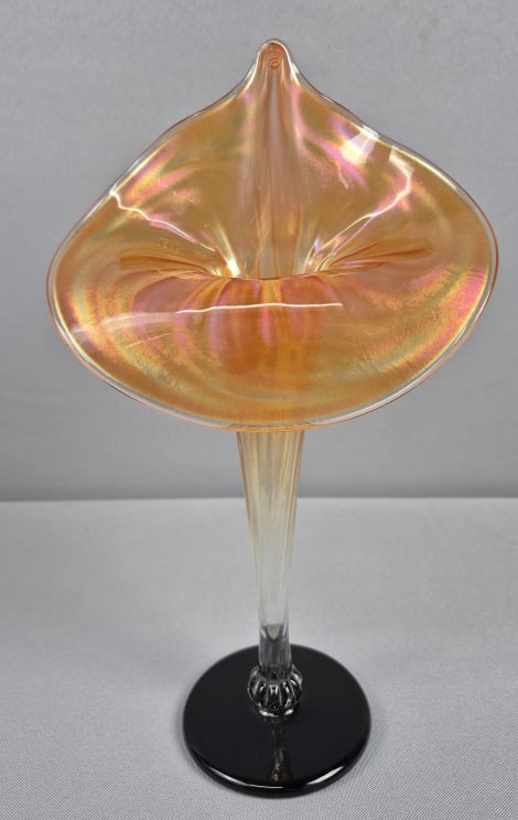 Jack In The Pulpit Signed Art Glass Vase 10.5 inches tall. Signature illegible. Free from damage.: 10.5 inches tall. Signature illegible. Free from damage. Please see images for details regarding the condition.