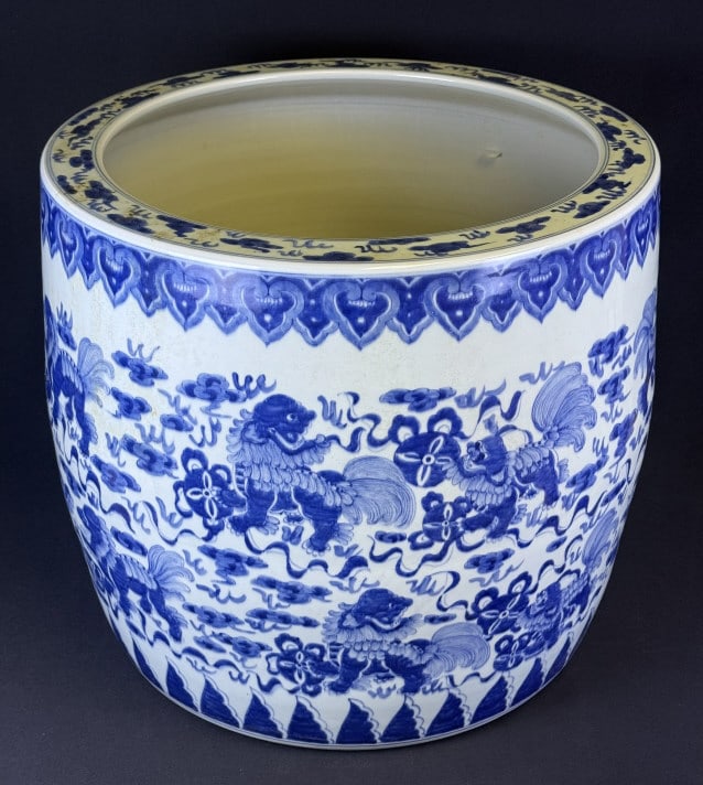 Chinese Blue & White Jardiniere Planter 18 inches tall by 19 inches wide. Free from damage.: 18 inches tall by 19 inches wide. Free from damage.