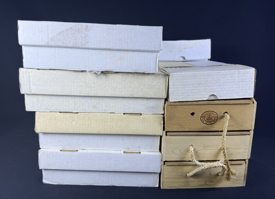 Large Lot Football Cards 1990s Uninspected. (1 of 3)