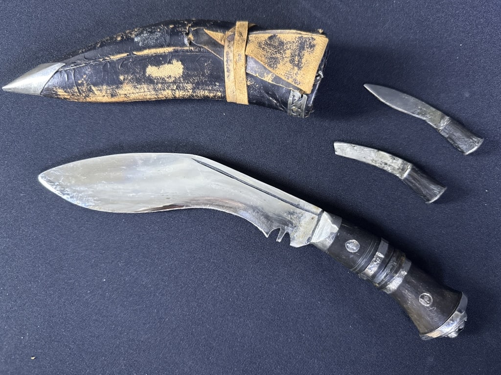Vintage Kukri Knife with Leather Sheath Includes all three blade pieces. 10 inches long. Signs of (1 of 3)