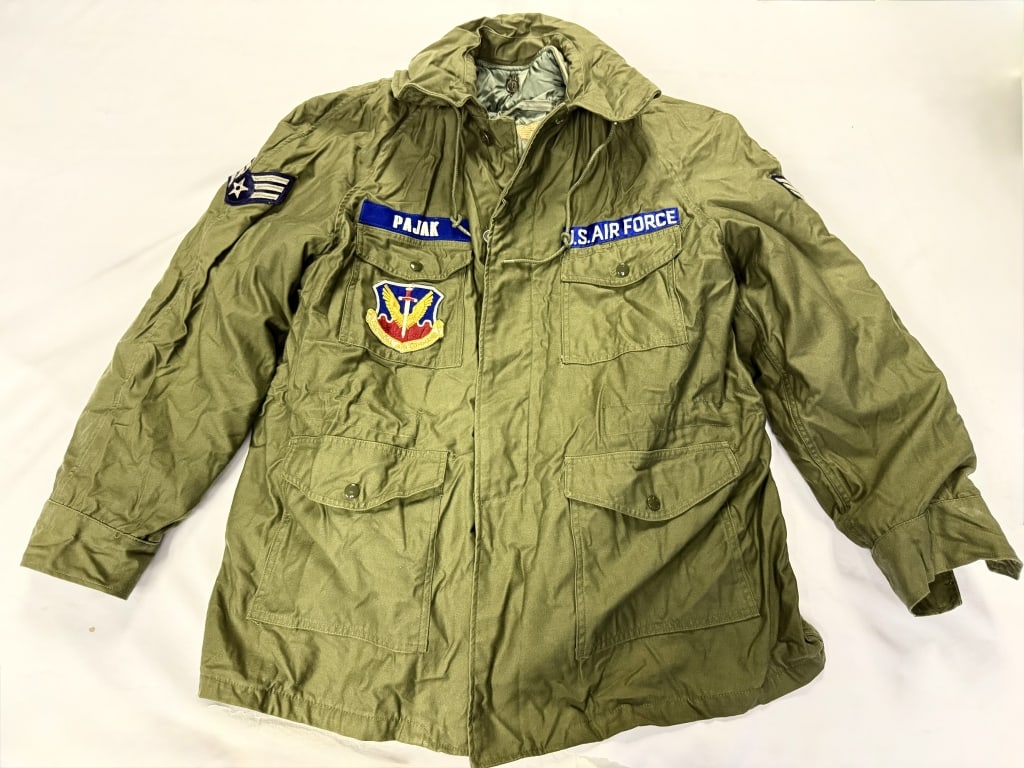 Vintage USAF Military Field Jacket OG 187 1960s Large Lomg with removable shearling liner. Signs of (1 of 12)