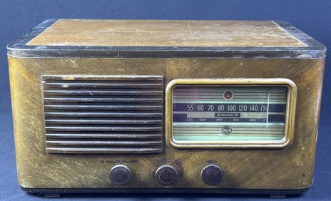 Vintage RCA Victor Tube Radio Model 55F Power cord has been cut. Untested. Dials move. Signs of age