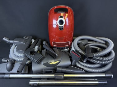 Meile C3 S558 Vacuum Cleaner w Accessories Vacuum works. Not all accessories tested.