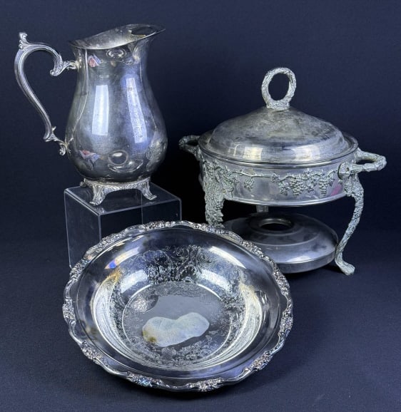Mixed Lot Silverplate Pitcher Bowl Chafing Dish Wm Rogers water pitcher measures 9.5 x 6 x 8 (1 of 10)