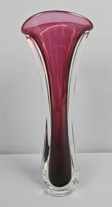 Vintage 1997 Signed Matthew Beuchner Thames Studio Art Glass Vase: Studio Art Glass Vase 13 inches tall. Free from chips or cracks. Please see images for details regarding the condition.